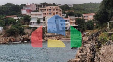 Трёхэтажная вилла на первой линии, Хладна Увала