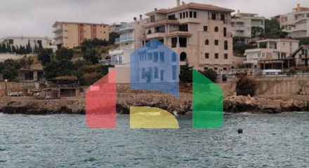 Трёхэтажная вилла на первой линии, Хладна Увала