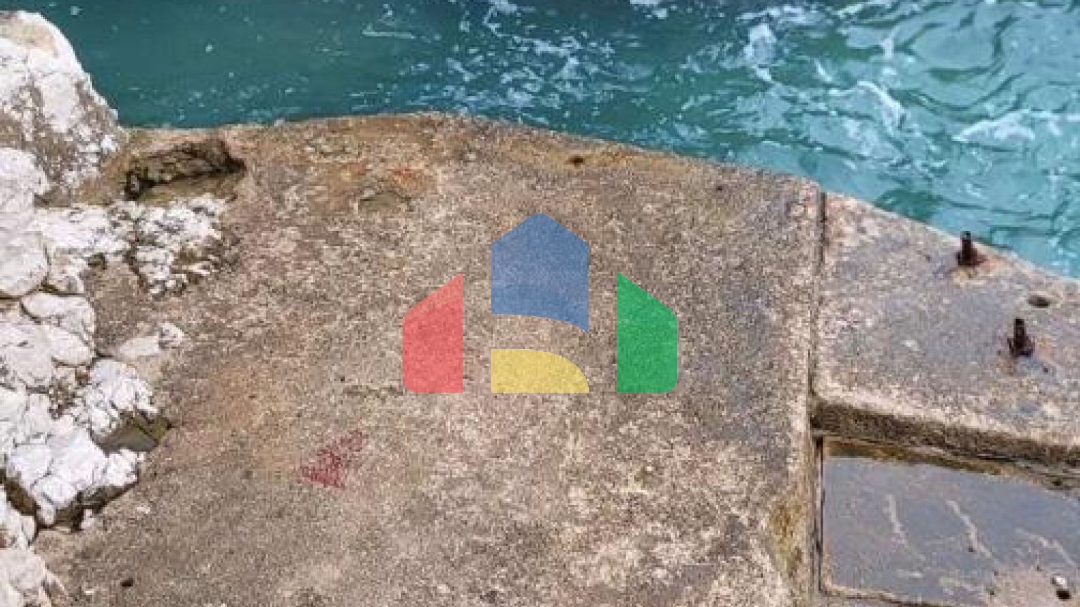 Трёхэтажная вилла на первой линии, Хладна Увала