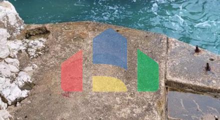 Трёхэтажная вилла на первой линии, Хладна Увала