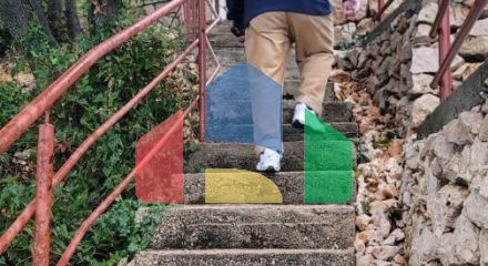 Трёхэтажная вилла на первой линии, Хладна Увала