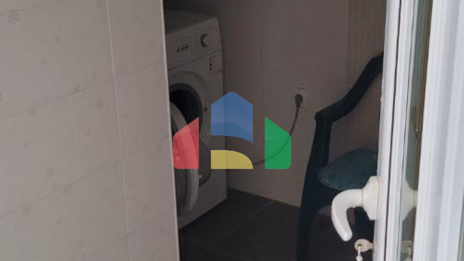 Трёхэтажная вилла на первой линии, Хладна Увала