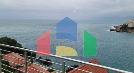 Трёхэтажная вилла на первой линии, Хладна Увала