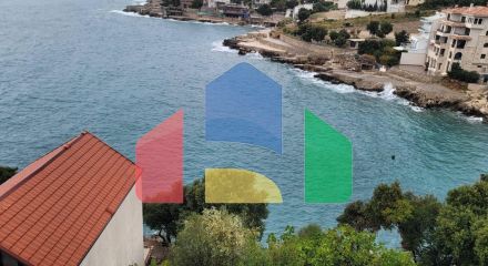 Трёхэтажная вилла на первой линии, Хладна Увала