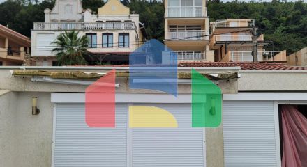 Трёхэтажная вилла на первой линии, Хладна Увала