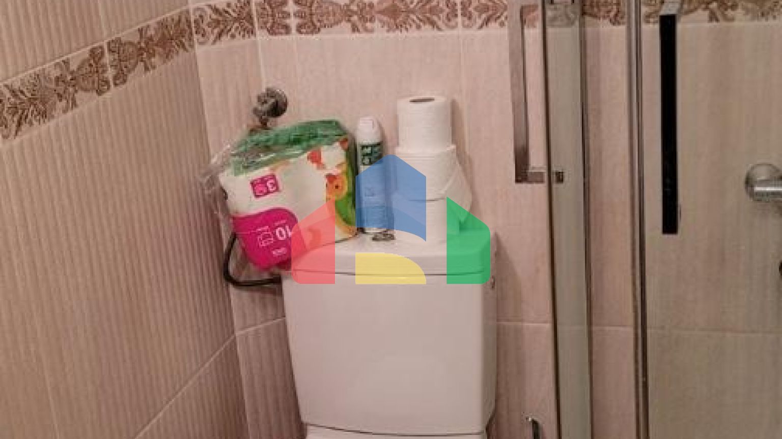 Трёхэтажная вилла на первой линии, Хладна Увала