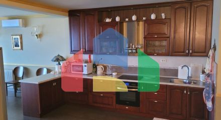 Трёхэтажная вилла на первой линии, Хладна Увала