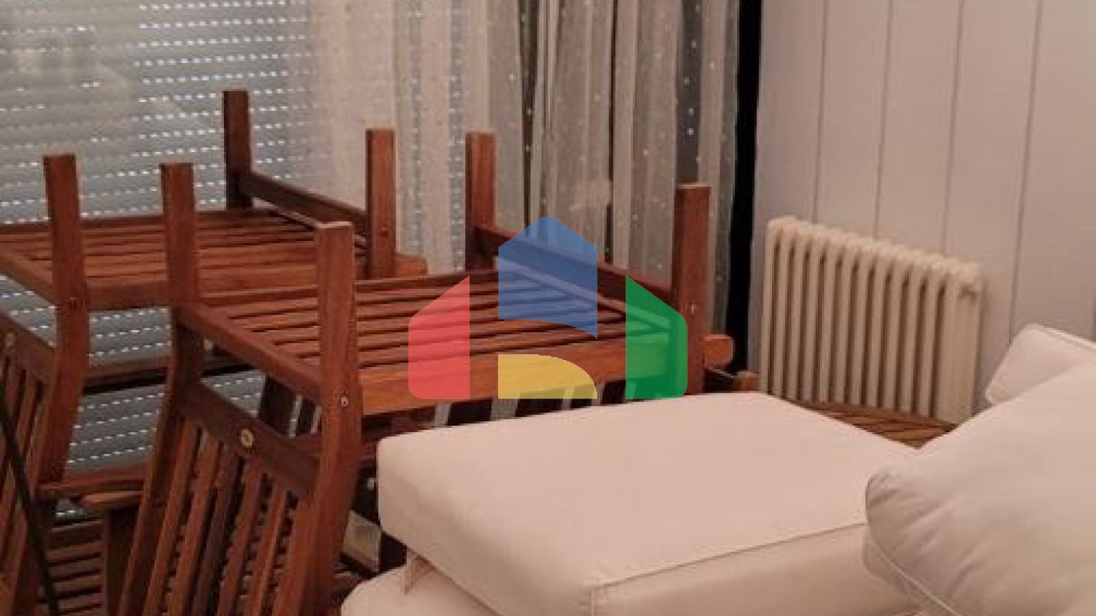 Трёхэтажная вилла на первой линии, Хладна Увала