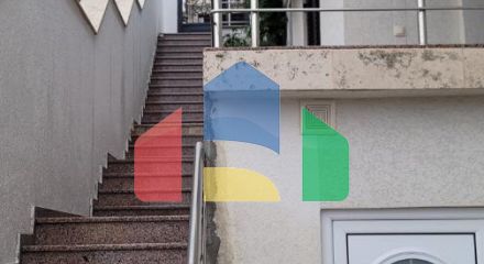 Трёхэтажная вилла на первой линии, Хладна Увала