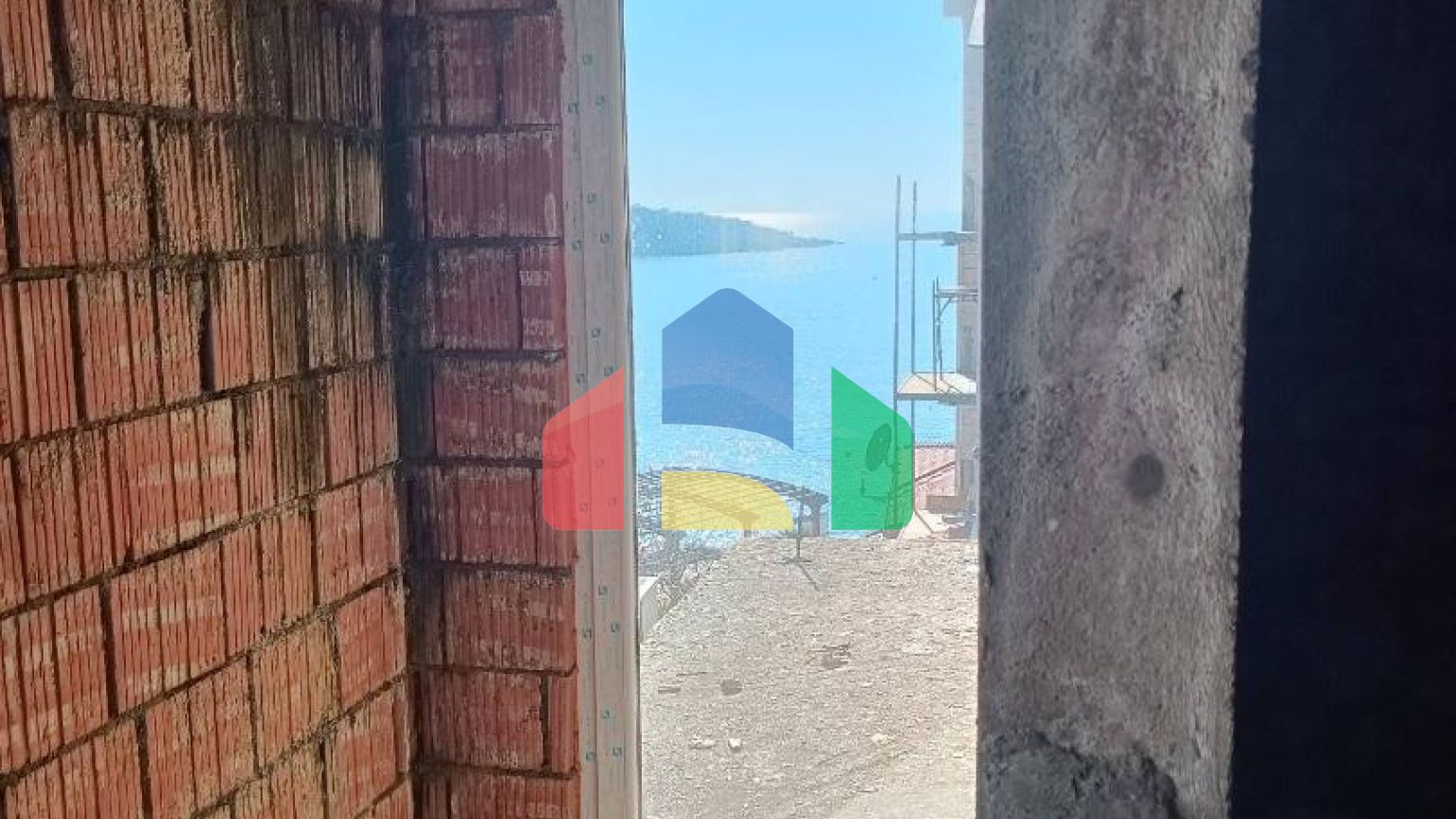 Мини-отель с апартаментами на первой береговой линии в Утехе, Хладна Увала.