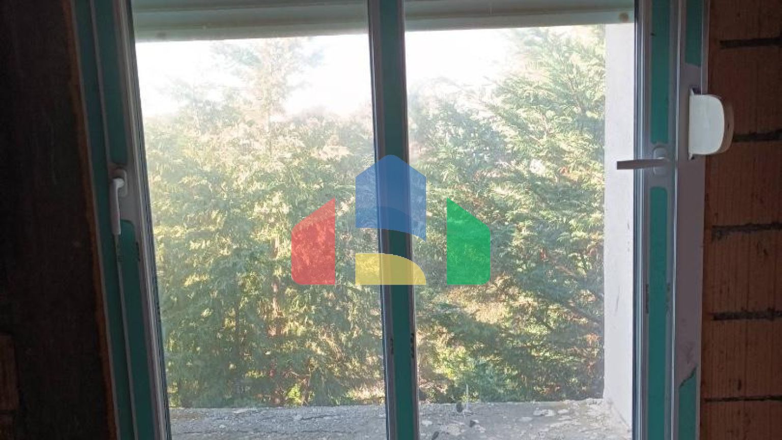 Мини-отель с апартаментами на первой береговой линии в Утехе, Хладна Увала.