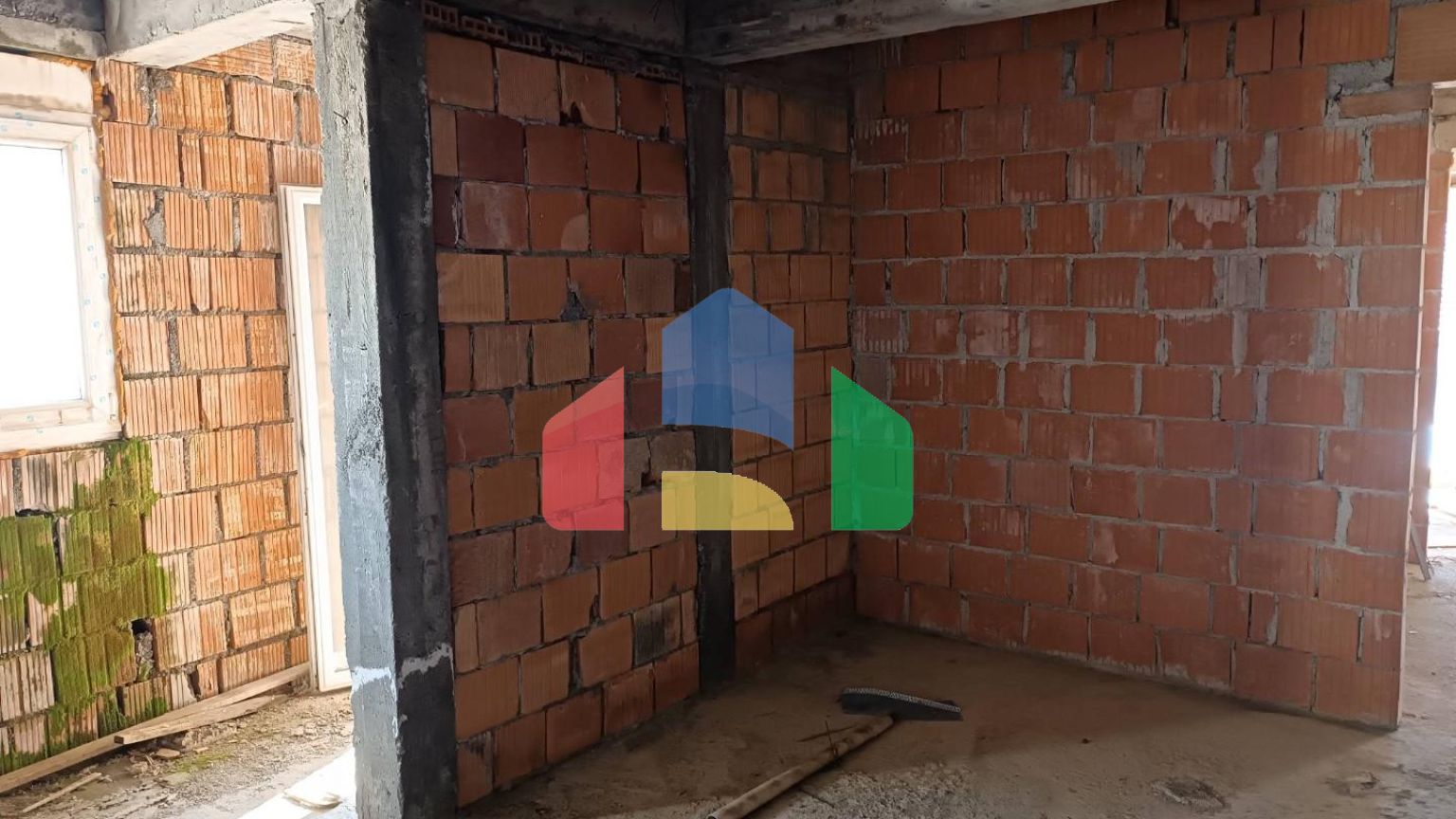 Мини-отель с апартаментами на первой береговой линии в Утехе, Хладна Увала.