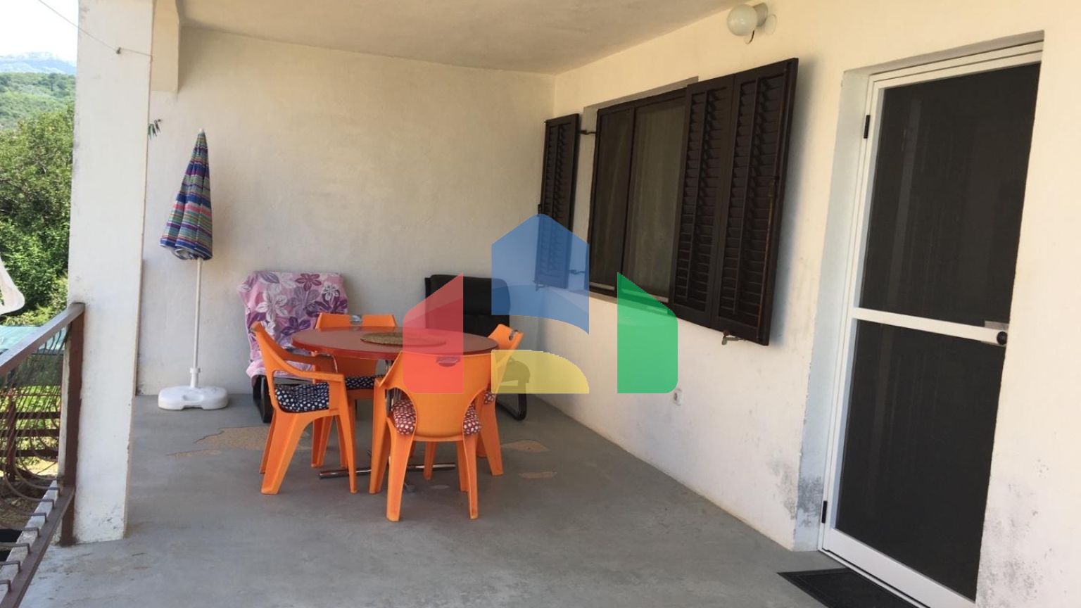 Двухэтажный таунхаус в Утехе в тихом районе