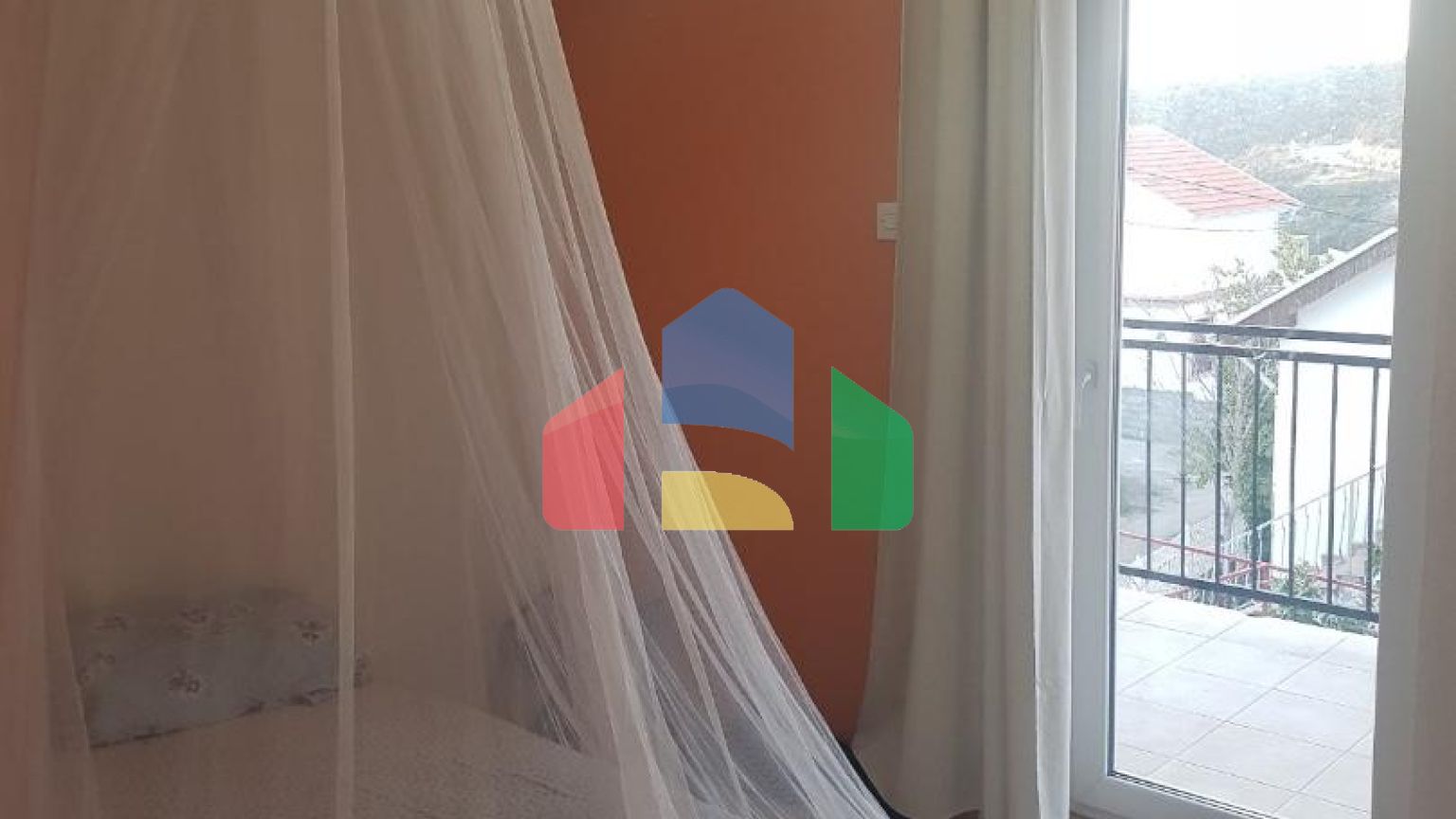 Двухэтажный дом живописном месте  в Утехе, Бар