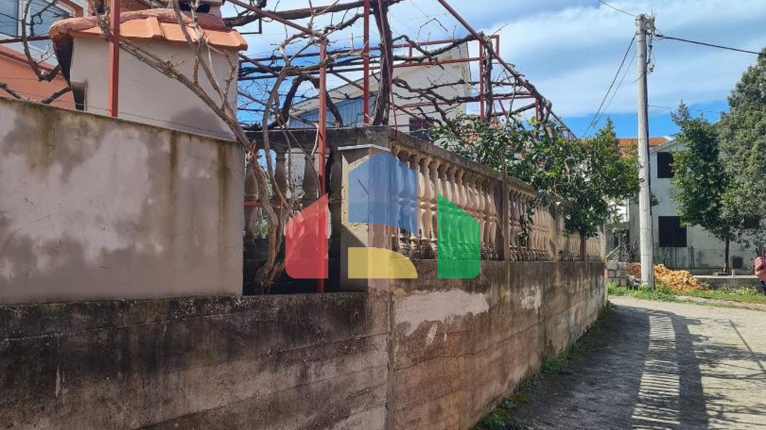 Двухэтажный дом живописном месте  в Утехе, Бар