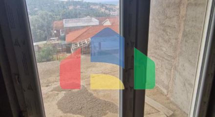 Недостроенная трехэтажная вилла с двумя квартирами в Утехе, Бар