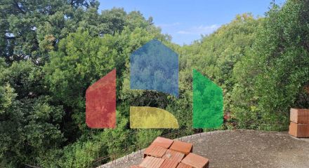 Недостроенная трехэтажная вилла с двумя квартирами в Утехе, Бар