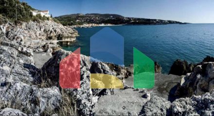 Дом типа таунхаус в 50 метрах от частного пляжа с прекрасным видом на море в Утехе!