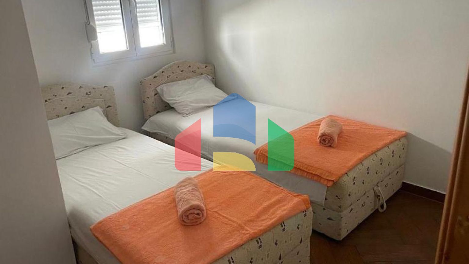 Дом типа таунхаус в 50 метрах от частного пляжа с прекрасным видом на море в Утехе!