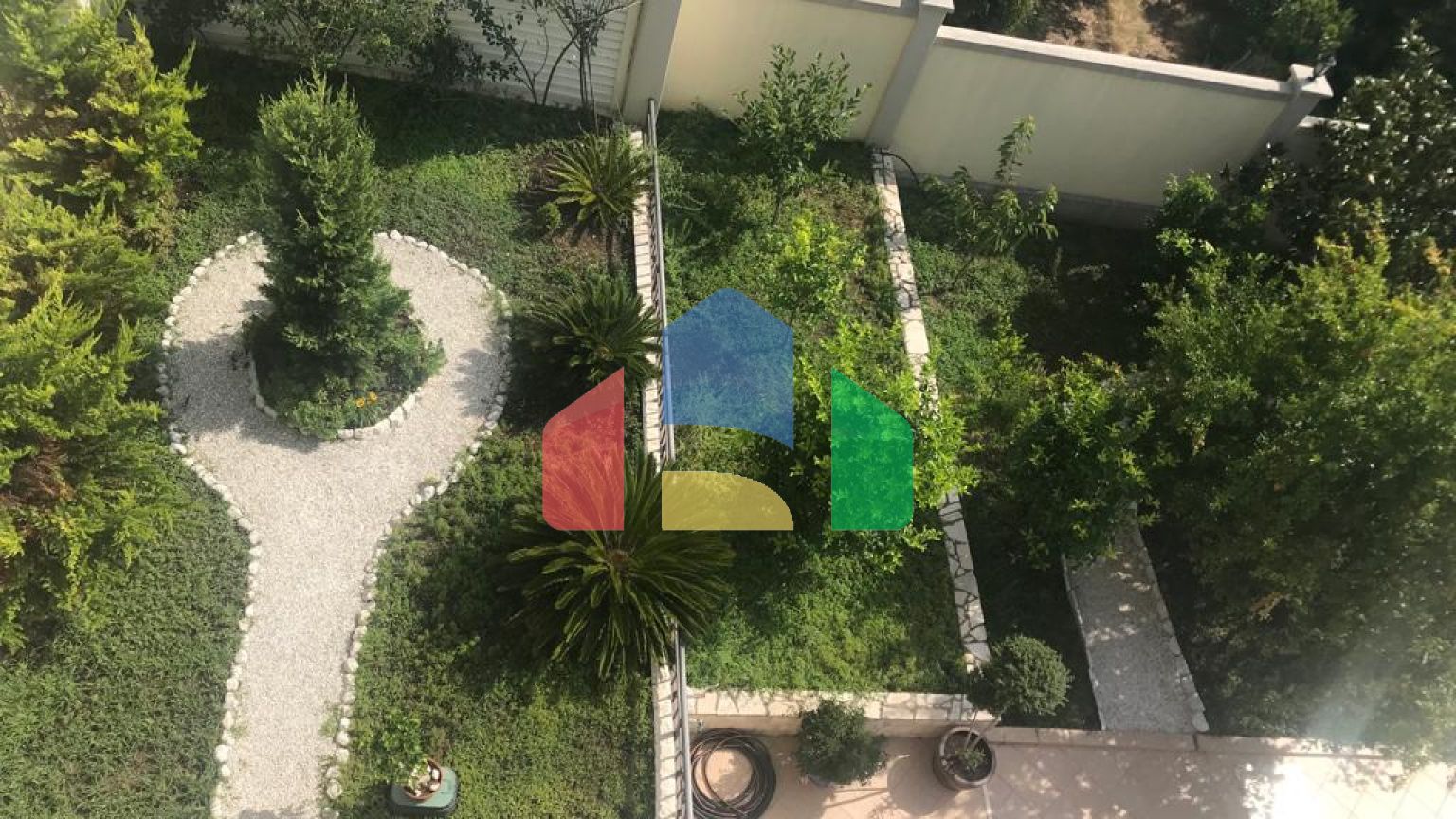 Вилла с ландшафтным дизайном в Утехе