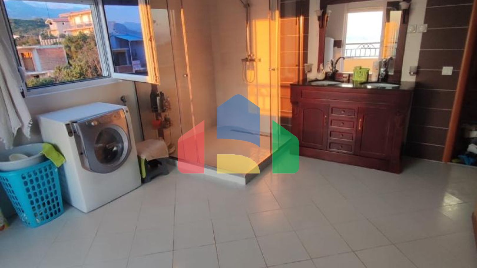 Вилла с ландшафтным дизайном в Утехе