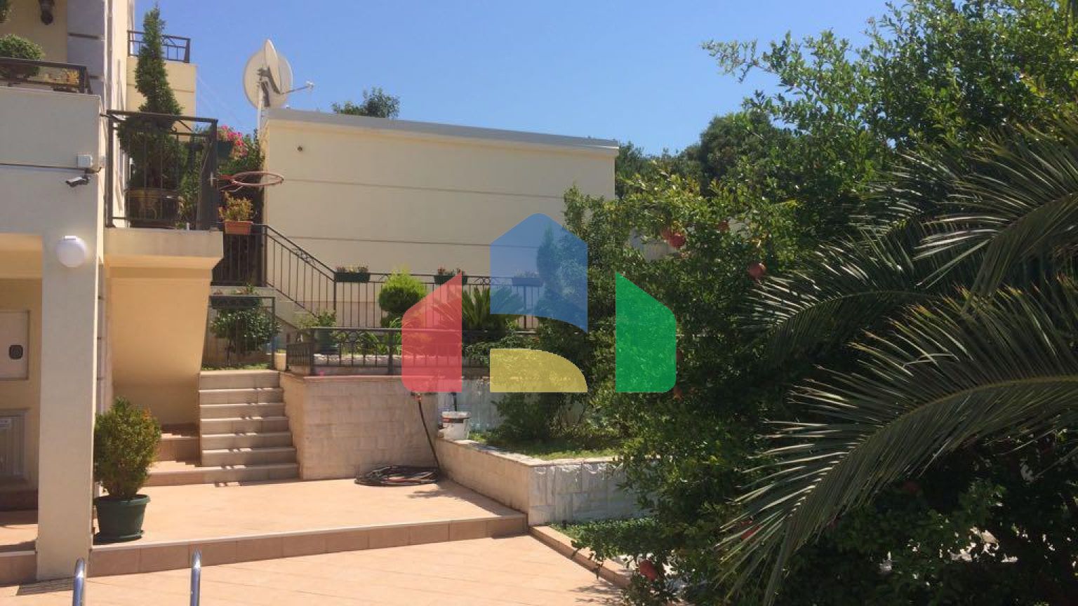 Вилла с ландшафтным дизайном в Утехе