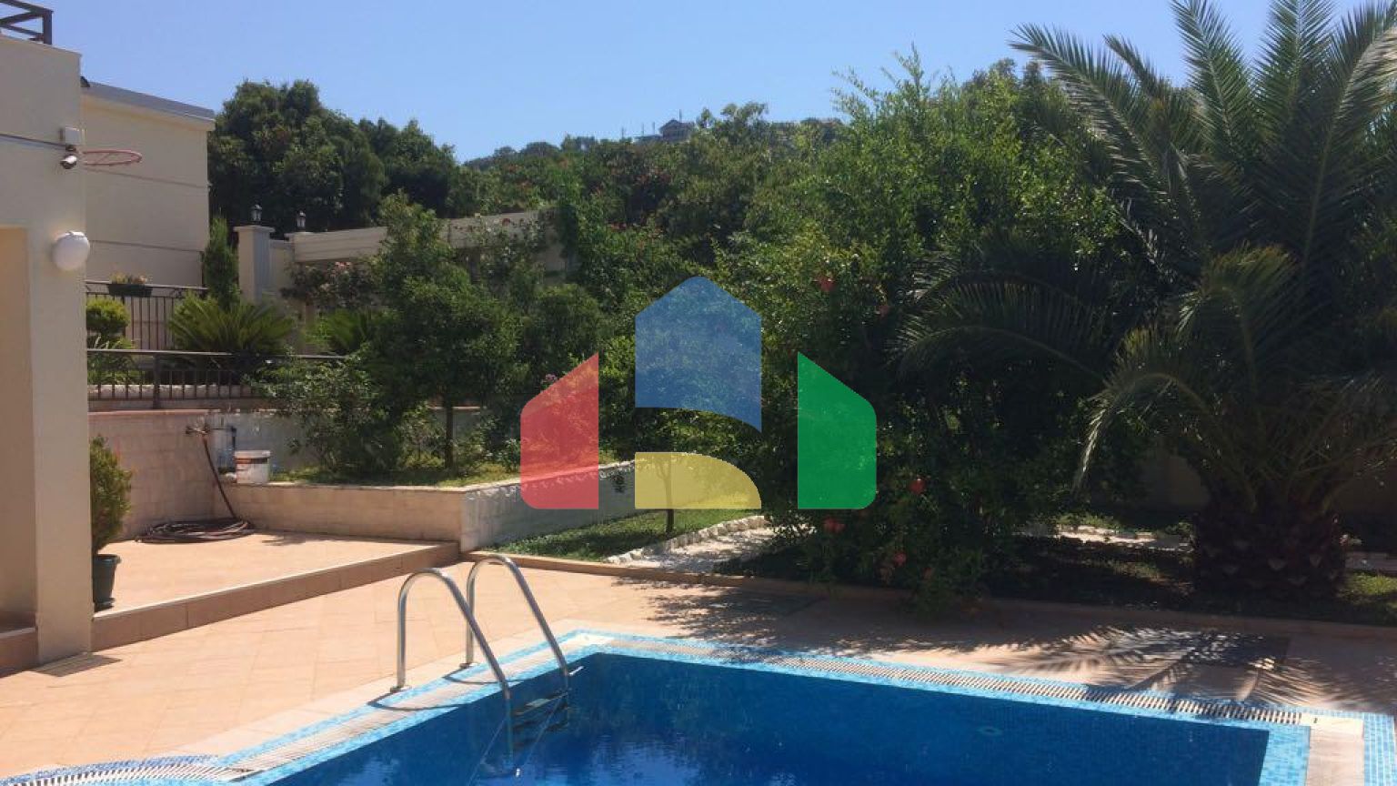 Вилла с ландшафтным дизайном в Утехе