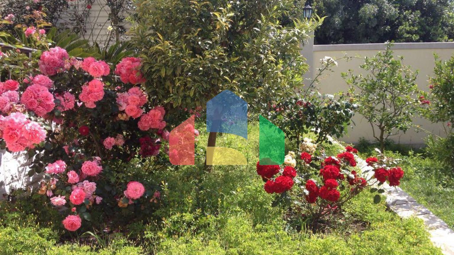 Вилла с ландшафтным дизайном в Утехе