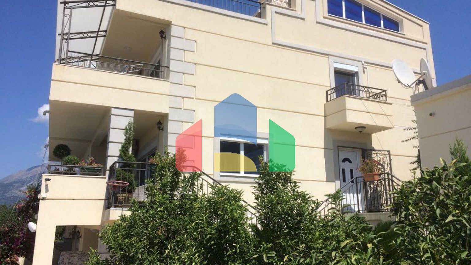 Вилла с ландшафтным дизайном в Утехе