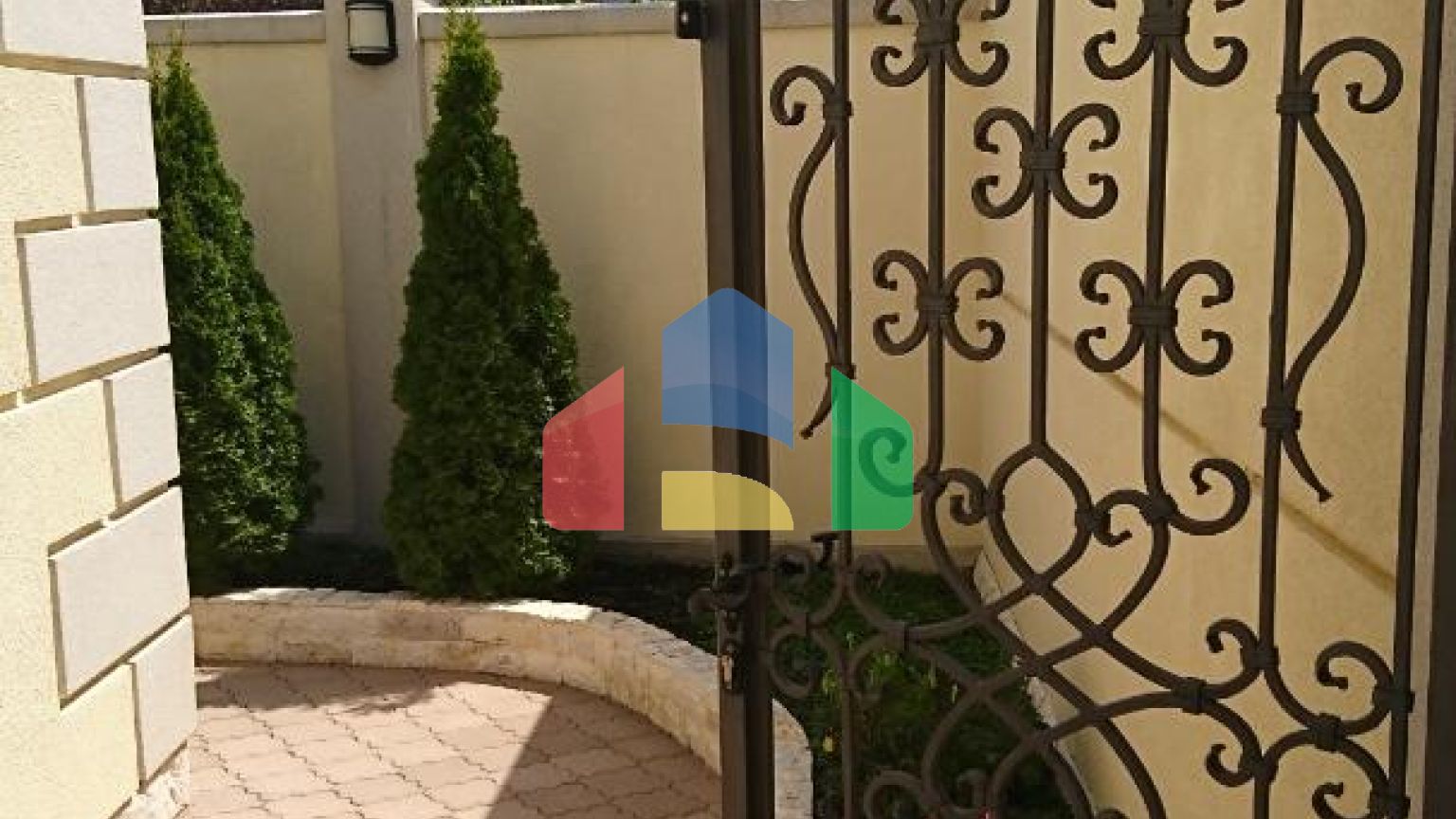 Вилла с ландшафтным дизайном в Утехе