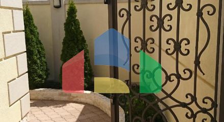 Вилла с ландшафтным дизайном в Утехе