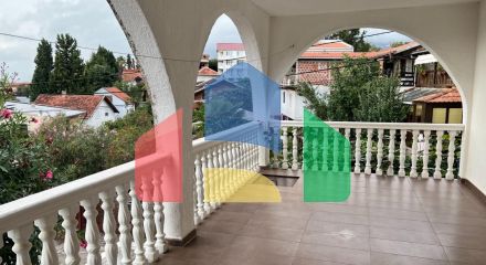 Трехэтажный дом с видом на море расположенный в поселке Утеха.