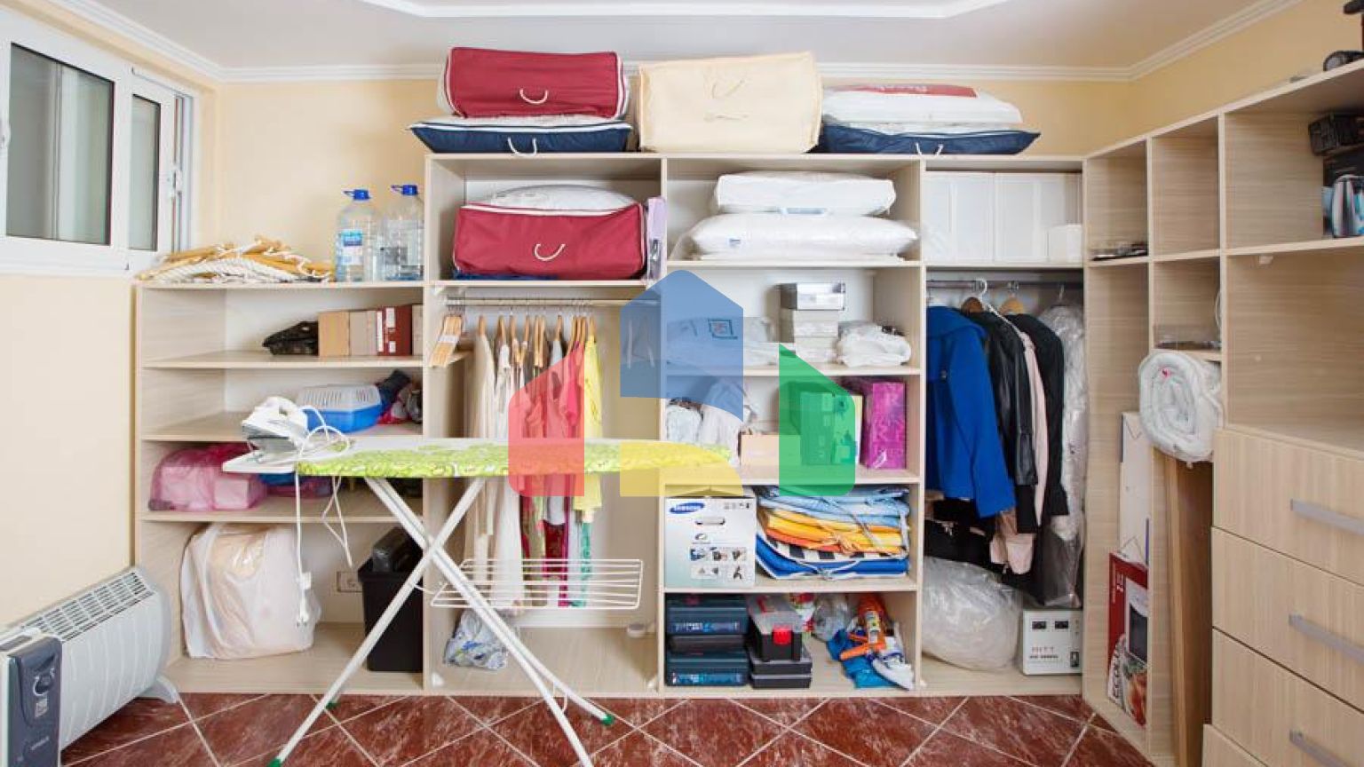 Светлый просторный трехэтажный дом в Утехе