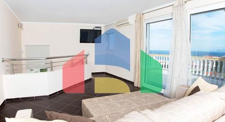 Светлый просторный трехэтажный дом в Утехе Светлый просторный трехэтажный дом в Утехе