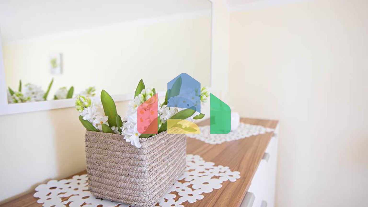 Светлый просторный трехэтажный дом в Утехе