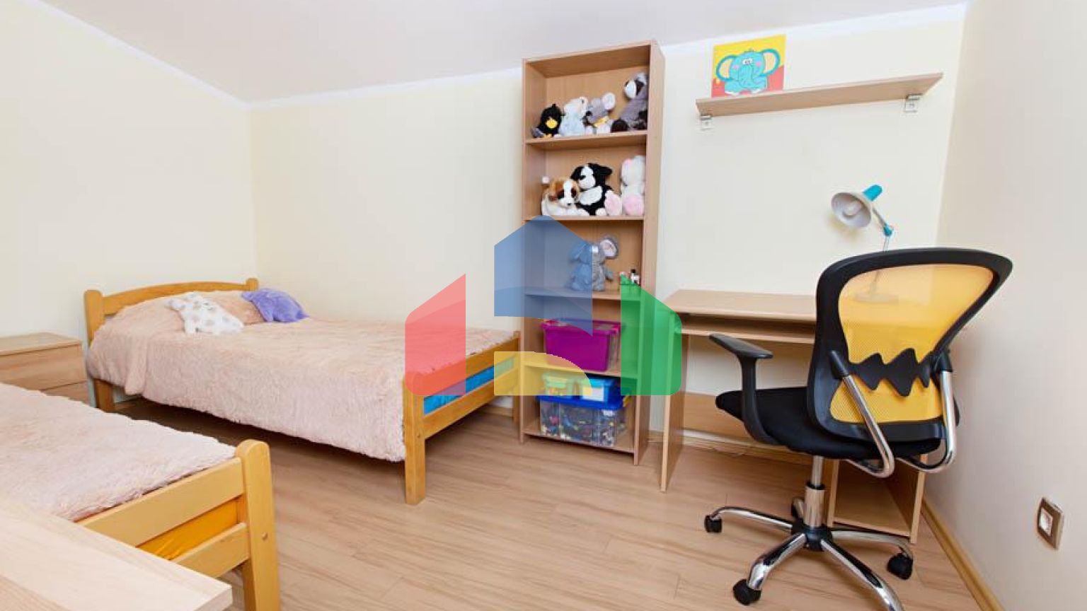 Светлый просторный трехэтажный дом в Утехе