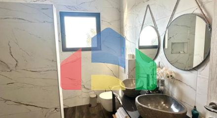 Просторная вилла с видом на море и бассейном в Утехе, всего в 100 метрах от пляжа!