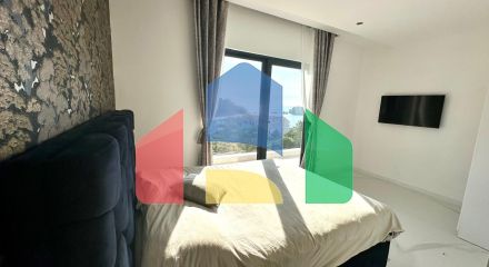 Просторная вилла с видом на море и бассейном в Утехе, всего в 100 метрах от пляжа!