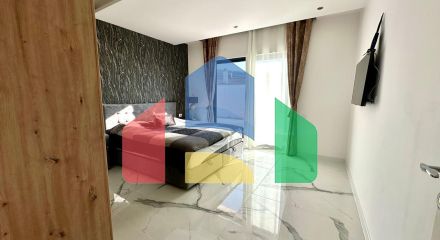 Просторная вилла с видом на море и бассейном в Утехе, всего в 100 метрах от пляжа!