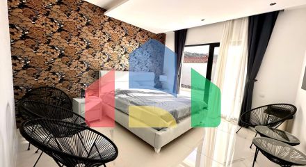 Просторная вилла с видом на море и бассейном в Утехе, всего в 100 метрах от пляжа!