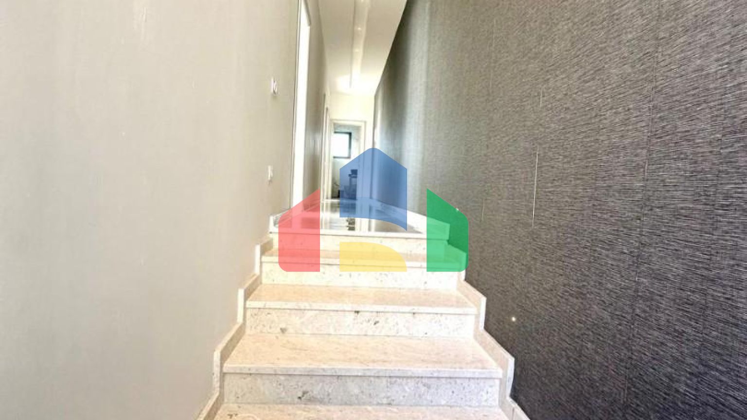 Просторная вилла с видом на море и бассейном в Утехе, всего в 100 метрах от пляжа!