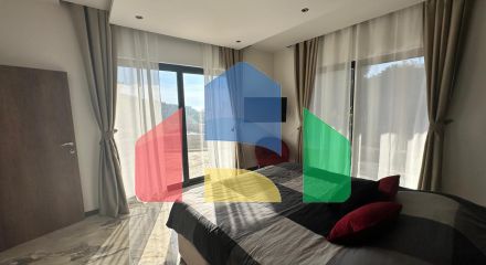 Просторная вилла с видом на море и бассейном в Утехе, всего в 100 метрах от пляжа!