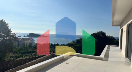 Просторная вилла с видом на море и бассейном в Утехе, всего в 100 метрах от пляжа!