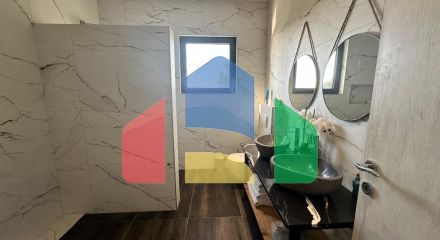 Просторная вилла с видом на море и бассейном в Утехе, всего в 100 метрах от пляжа!