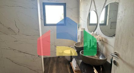 Просторная вилла с видом на море и бассейном в Утехе, всего в 100 метрах от пляжа!