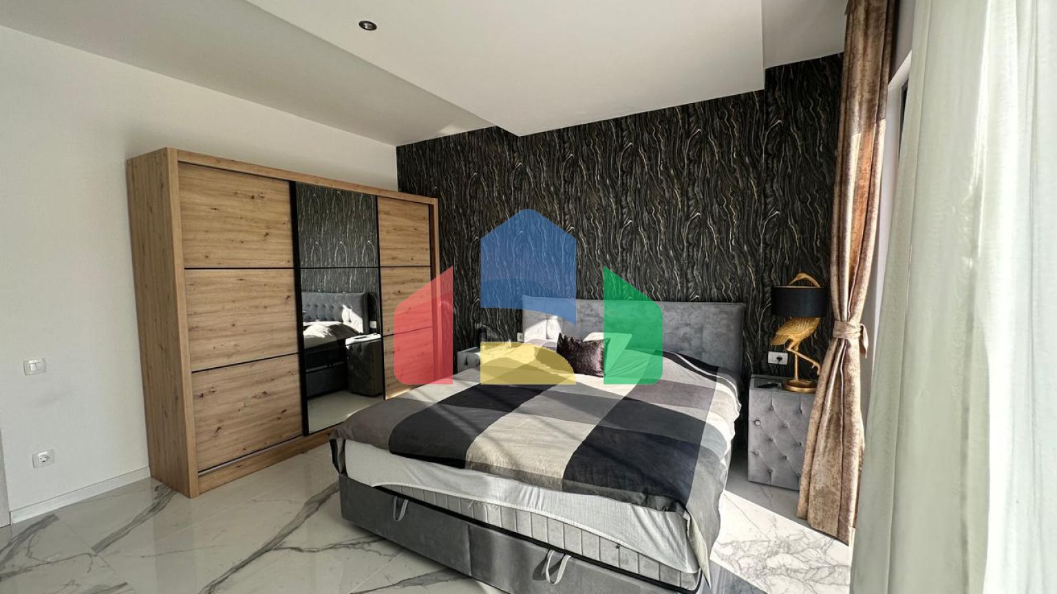 Просторная вилла с видом на море и бассейном в Утехе, всего в 100 метрах от пляжа!