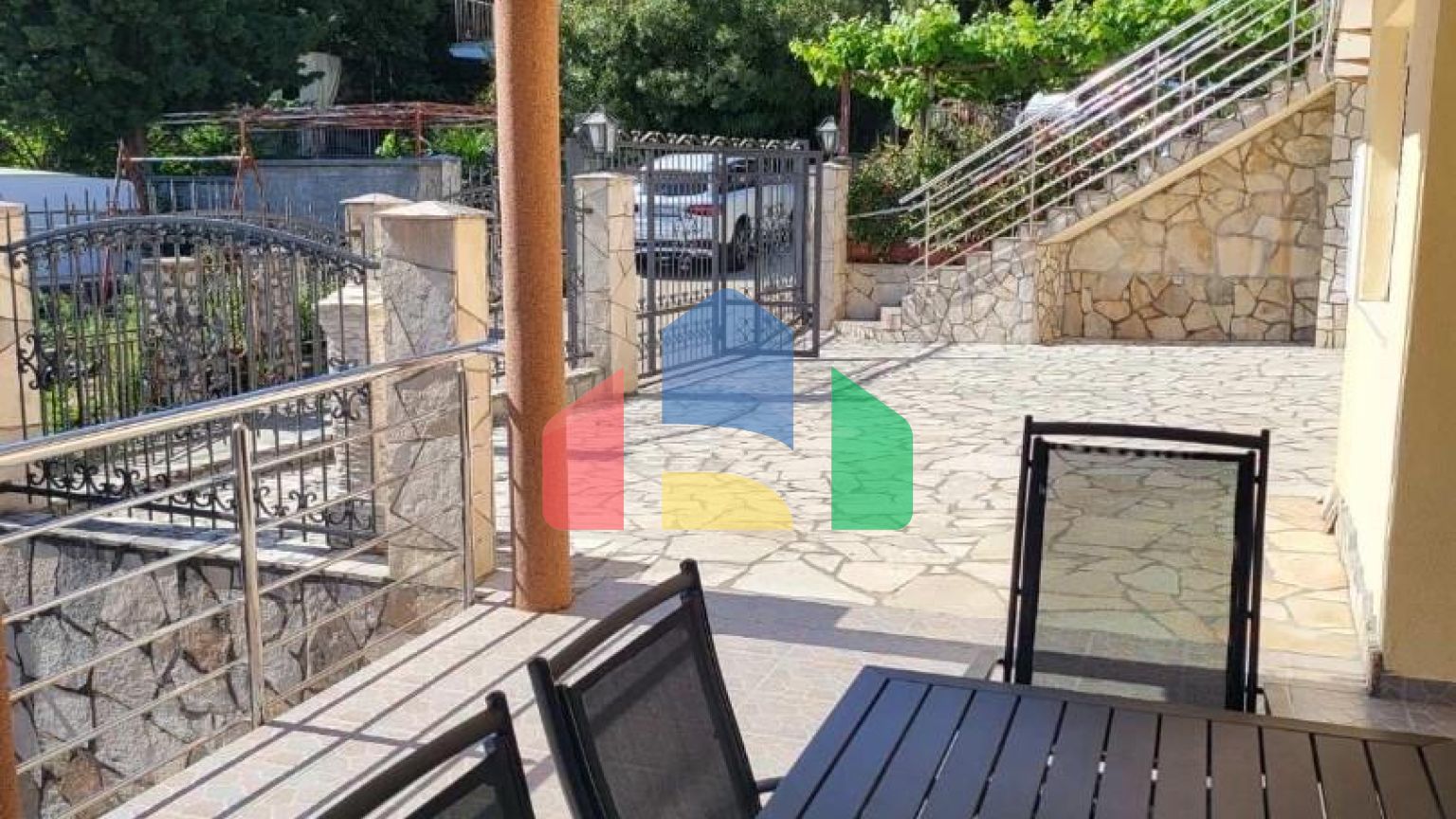 Мини-отель на Утехе не далеко от пляжа по хорошей цене