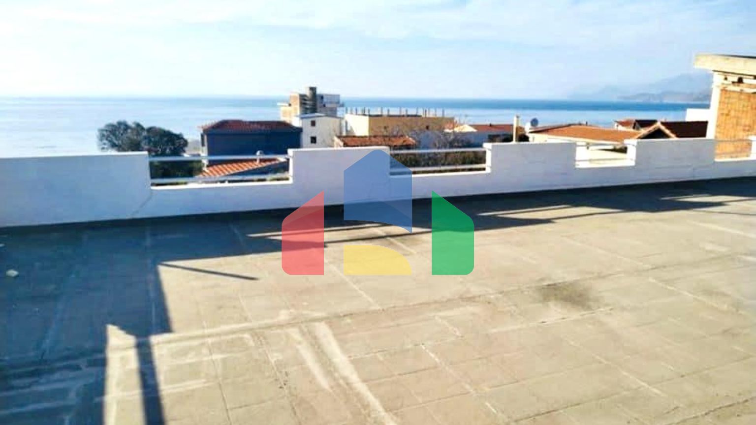 Дом с прекрасным видом на море, всего в 150 метрах от пляжа в Утехе