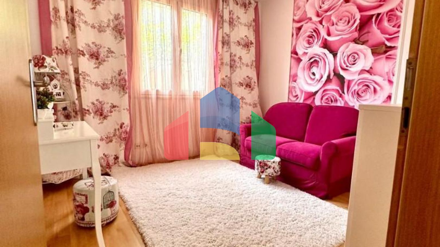 Дом с большим садом на Утехе