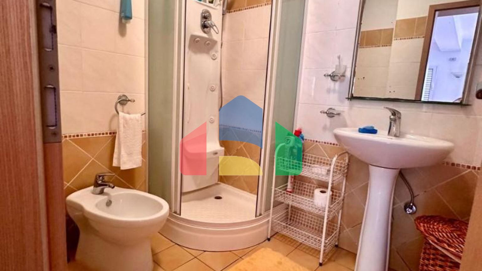 Дом с большим садом на Утехе